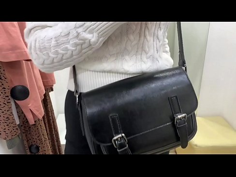 ❤️ Masturbasi umum saka asu enom FeralBerry karo dildo ing kamar fitting ❤ Video porno ing kita